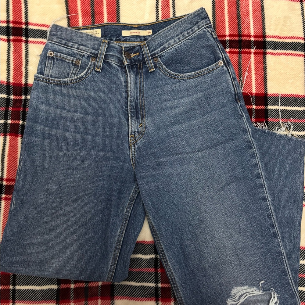 Levi’s 80s Distressed Mom Jeans